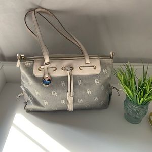 Vintage dooney & Bourke shoulder handbag